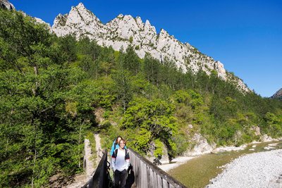 Marche d'approche au site naturel d'escalade de Chabrières