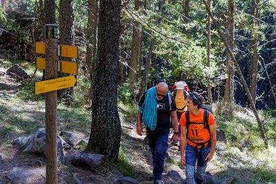 Marche d'approche au site d'escalade de Juan