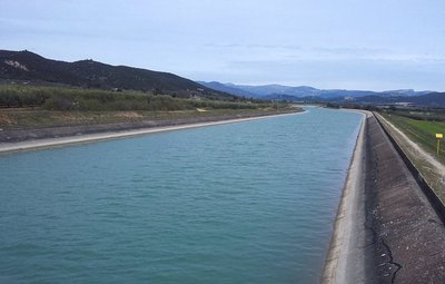 Le canal EDF à Oraison