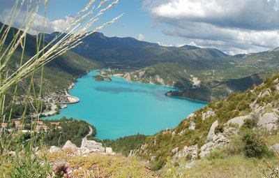 Lac et barrage de Castillon