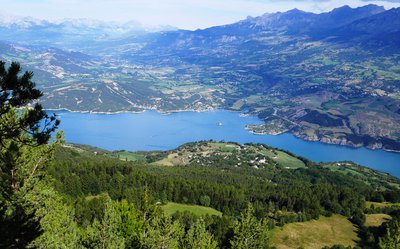 Vue sur le lac de Serre-Ponçon