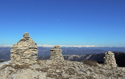 Cairns au sommet de Lure