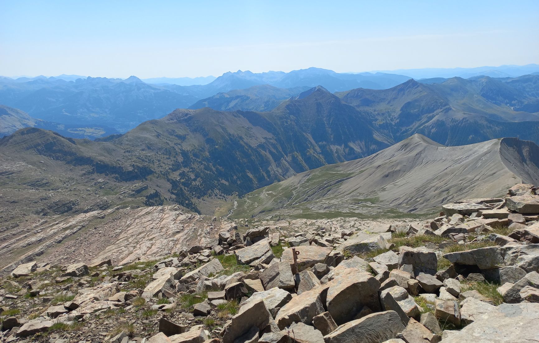 Vue du vallon de l'Estrop depuis la Tête