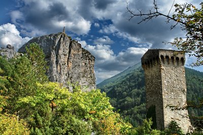 Le Roc et la tour pentagonale à Castellane