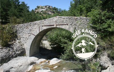 Village de Blieux depuis le pont roman