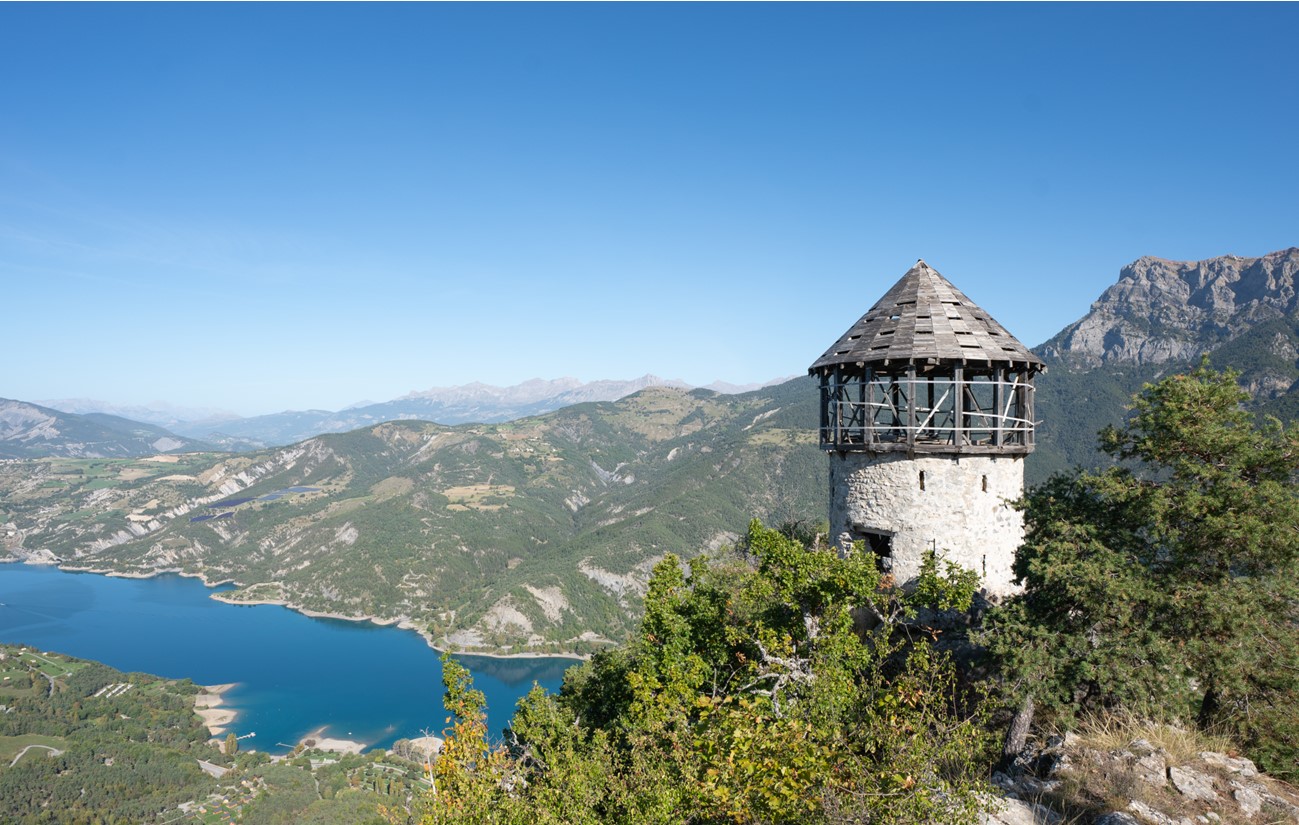 Tour Vauban et lac de Serre-Ponçon
