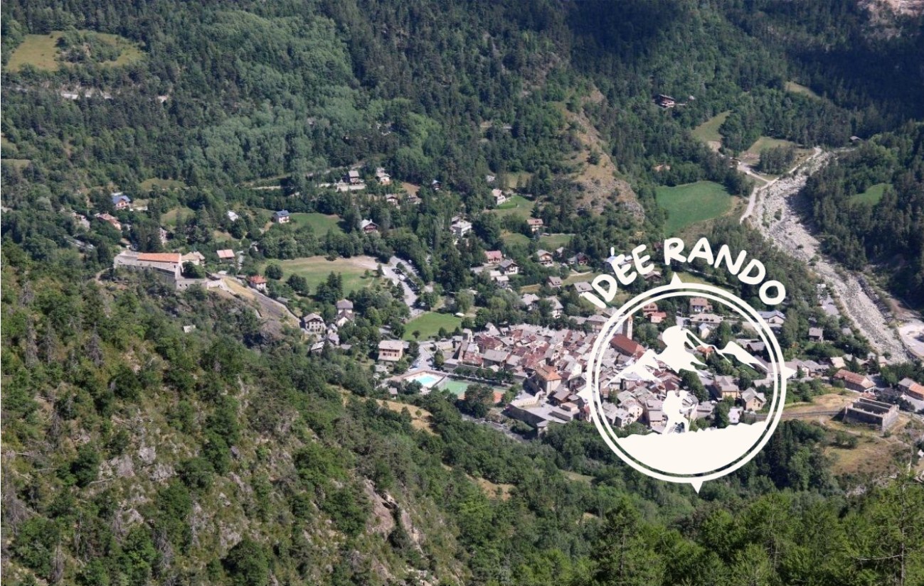 Vue sur Colmars depuis la Gardette