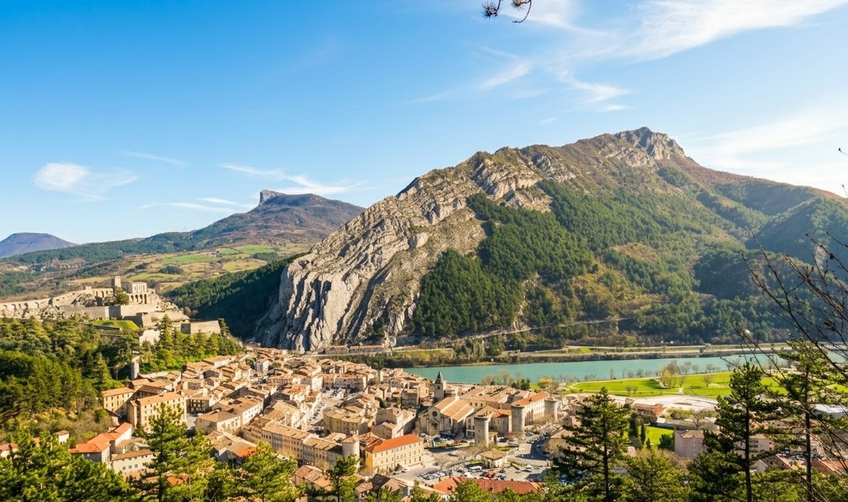 Vue sur Sisteron - JL CD Alpes de Haute-Provence