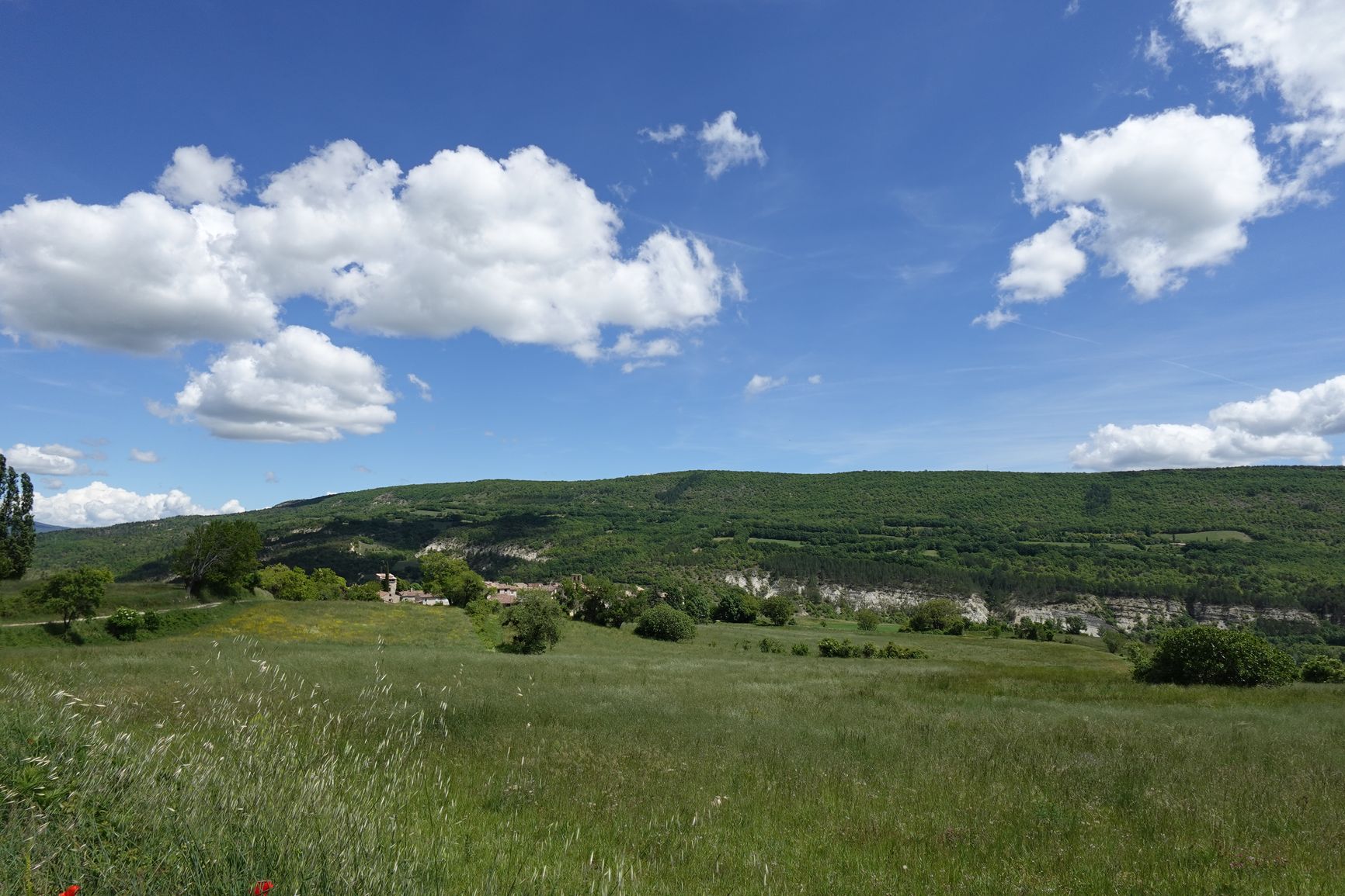 Vue sur le village de Limans